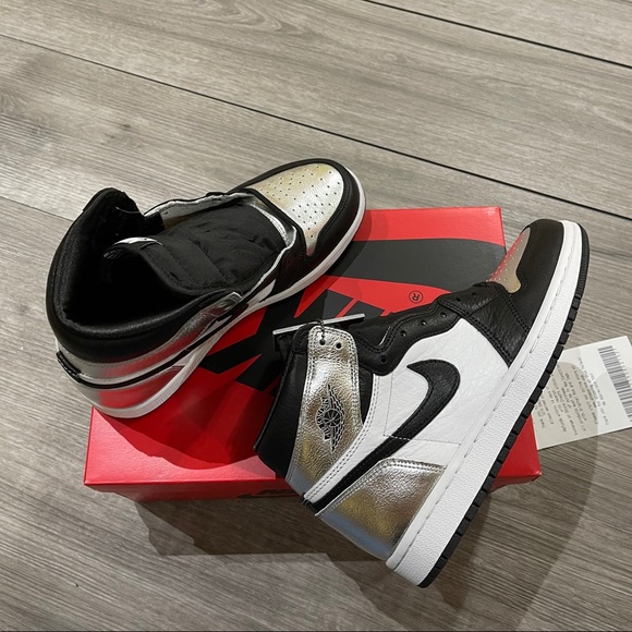 Air Jordan 1 High OG Women’s Silver Toe - Picture 6 of 7